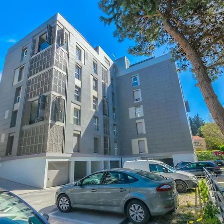 Stefani * سبليت